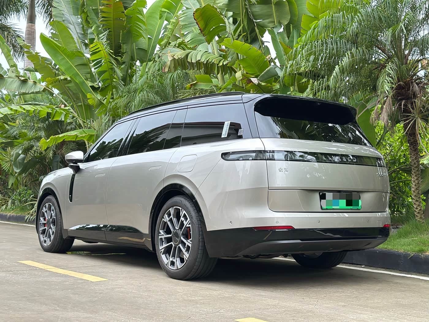2025 Lynk & Co 900 Champagne, 24,900 km, China export – photo 5