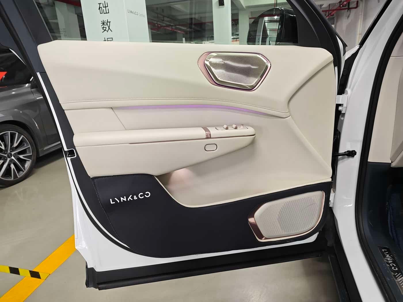 2025 Lynk & Co 900 White, 20,000 km, China export – photo 11