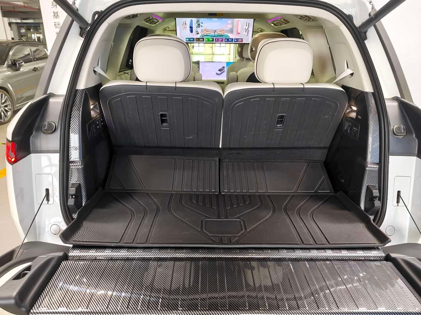 2025 Lynk & Co 900 White, 20,000 km, China export – photo 16