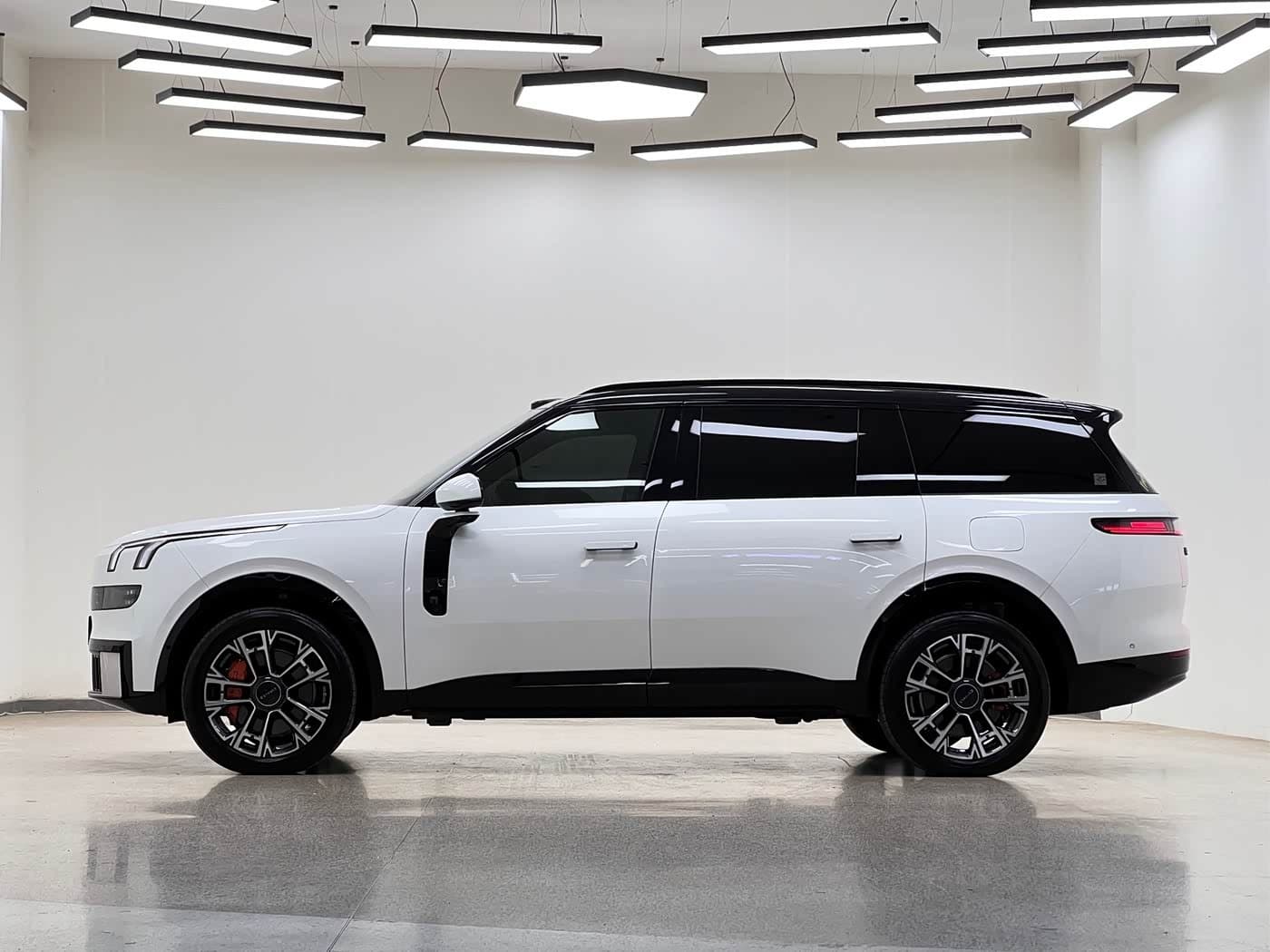 2025 Lynk & Co 900 White, 33,800 km, China export – photo 4