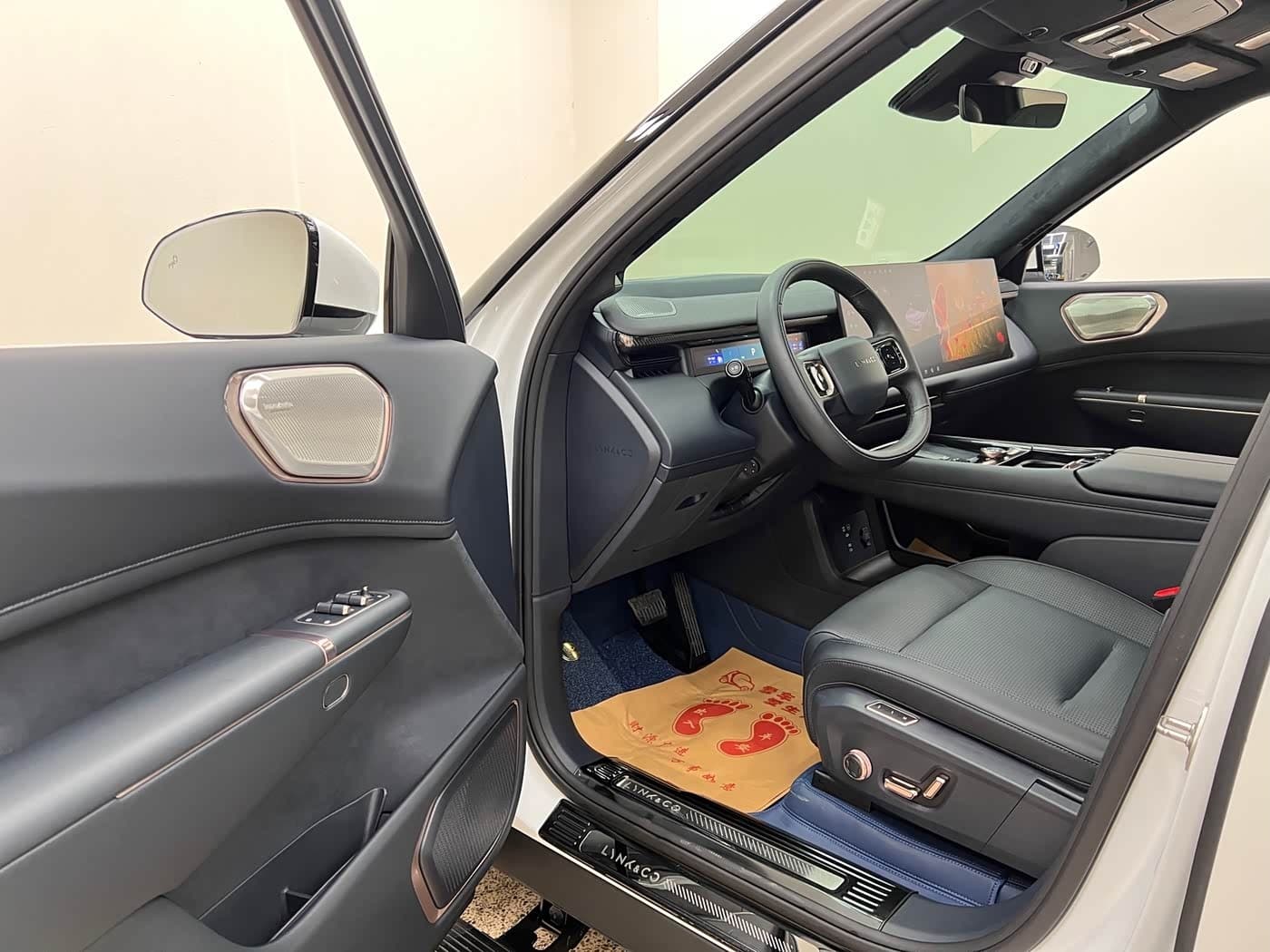 2025 Lynk & Co 900 White, 33,800 km, China export – photo 14