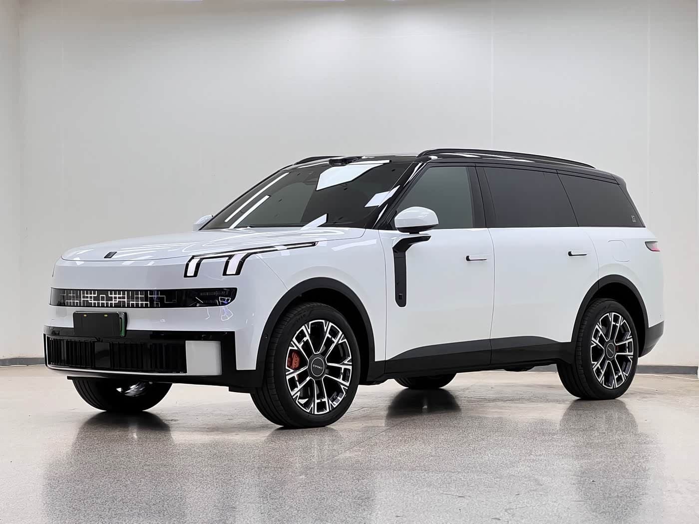 2025 Lynk & Co 900 White, 33,800 km, China export – photo 1