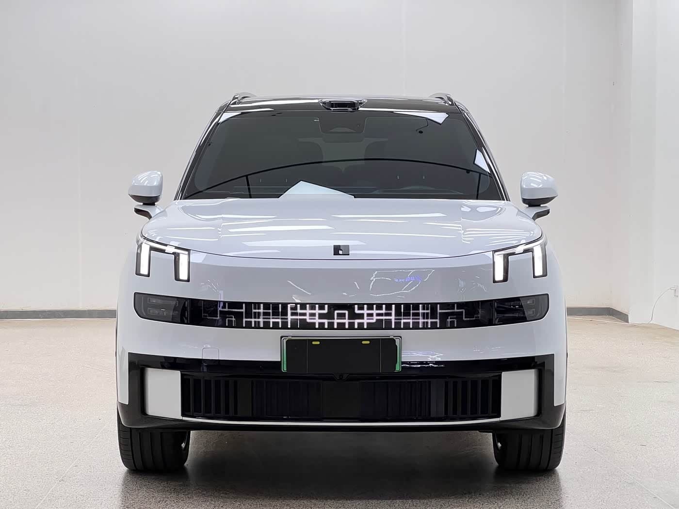 2025 Lynk & Co 900 White, 33,800 km, China export – photo 2