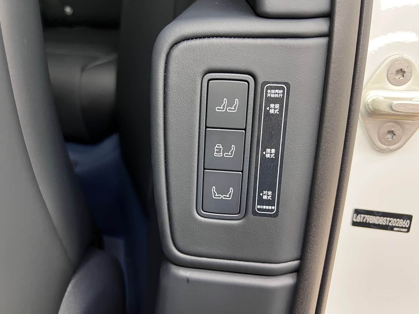 2025 Lynk & Co 900 White, 33,800 km, China export – photo 20