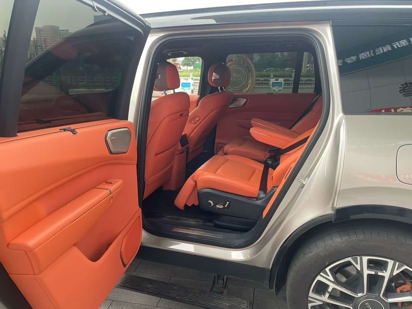 2025 Lynk & Co 900 Silbergrau, 31,700 km, China export – photo 5