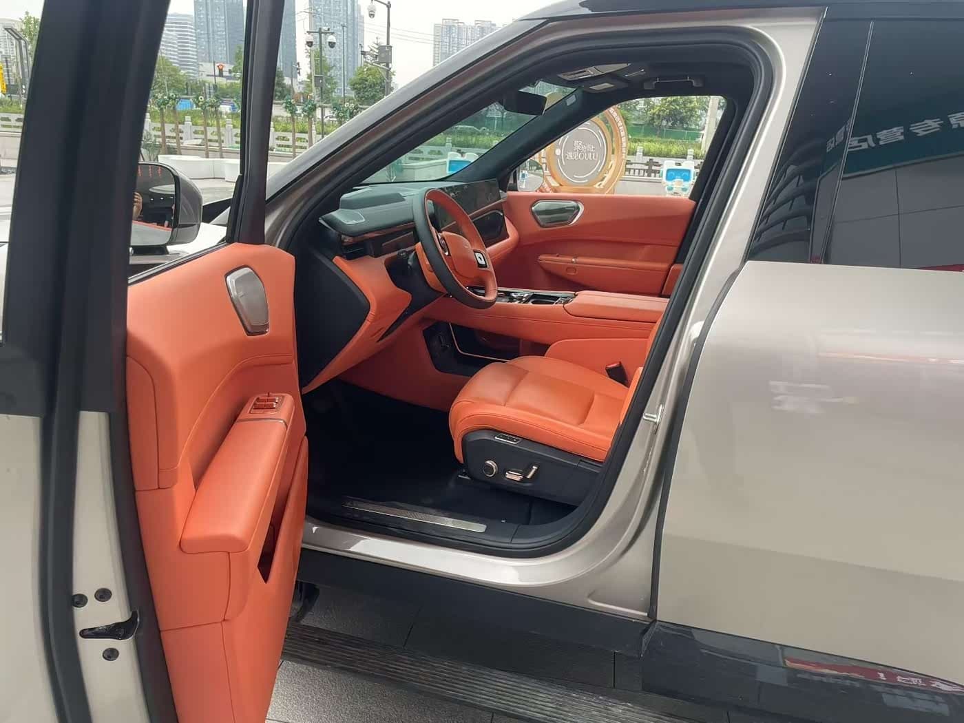 2025 Lynk & Co 900 Silbergrau, 31,700 km, China export – photo 4