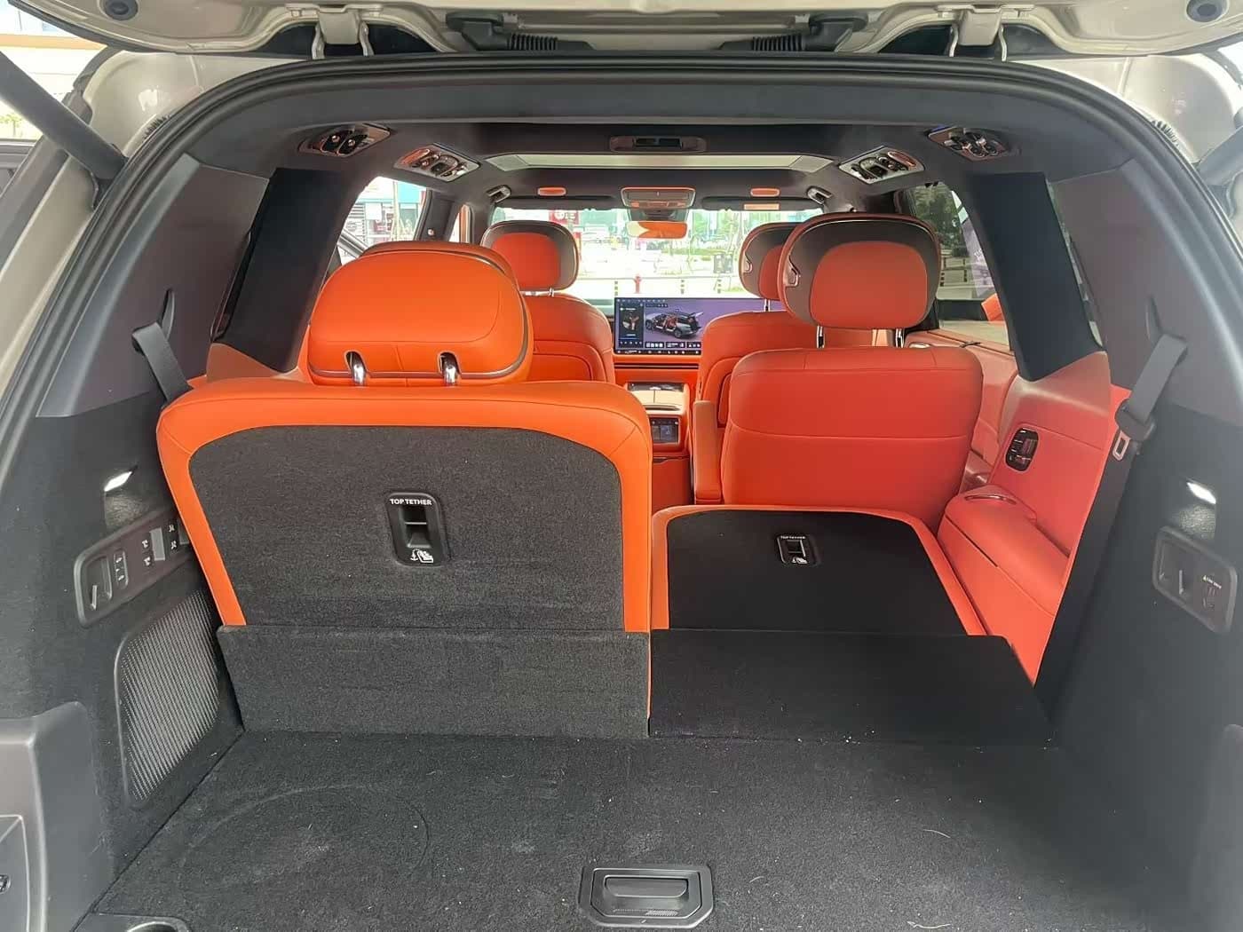 2025 Lynk & Co 900 Silbergrau, 31,700 km, China export – photo 6