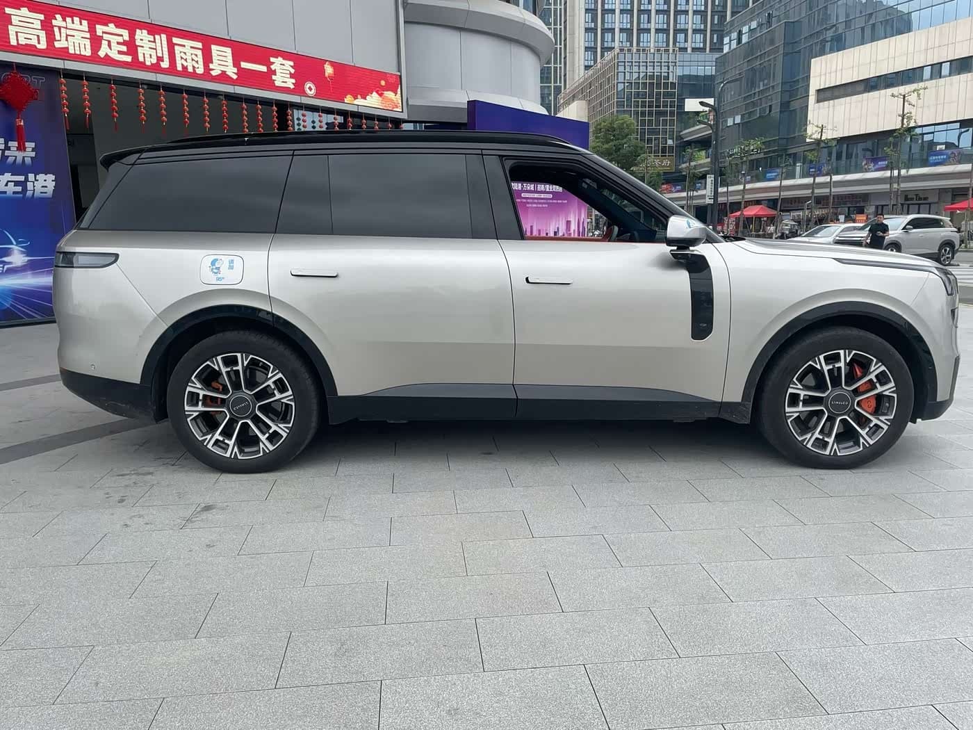 2025 Lynk & Co 900 Silbergrau, 31,700 km, China export – photo 3