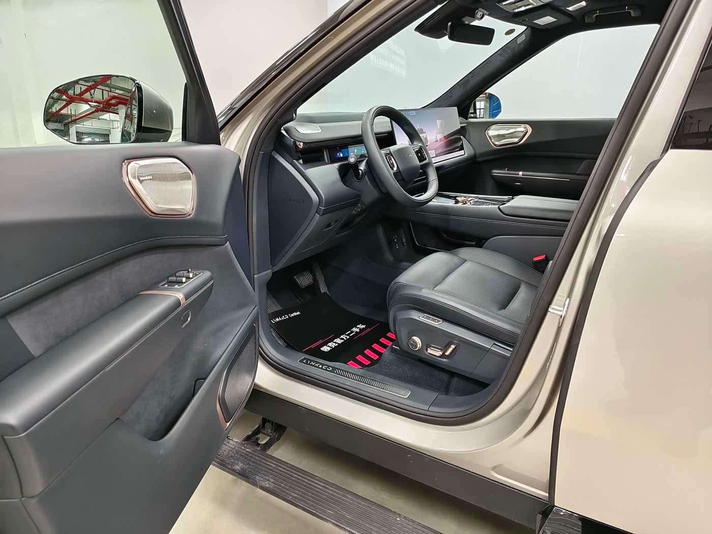 2025 Lynk & Co 900 Gris Plata, 8,000 km, China export – photo 3