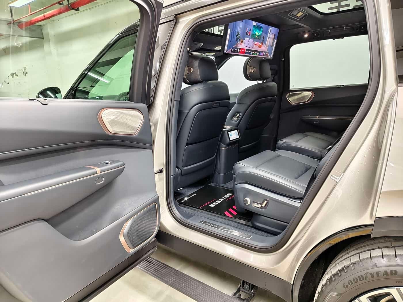 2025 Lynk & Co 900 Gris Plata, 8,000 km, China export – photo 13