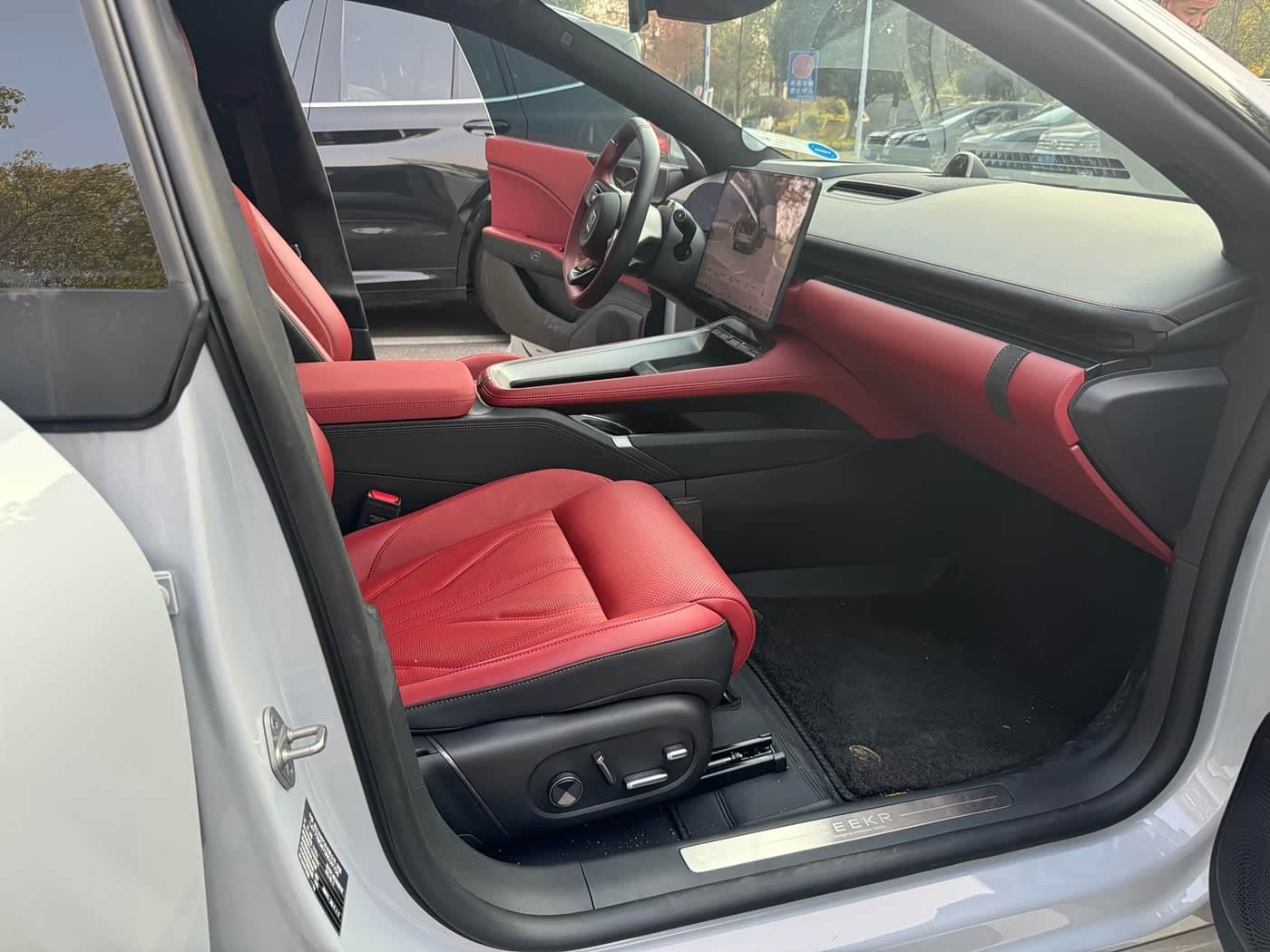 2025 Zeekr 007GT Silver Gray, 13,000 km, China export – photo 11