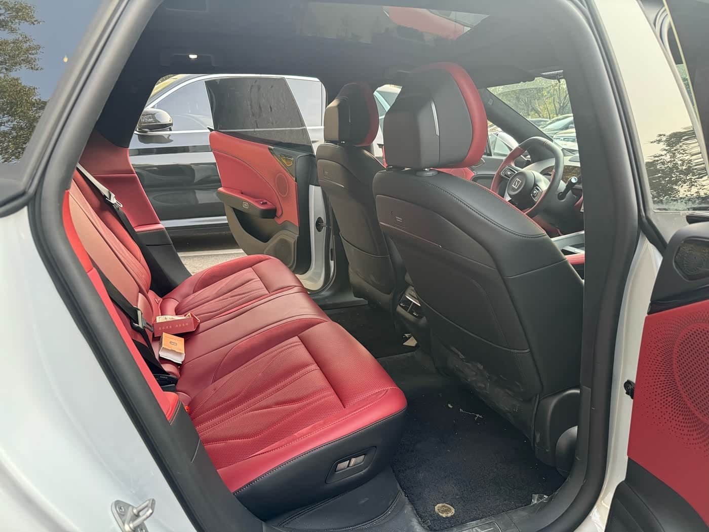 2025 Zeekr 007GT Silbergrau, 13,000 km, China export – photo 8