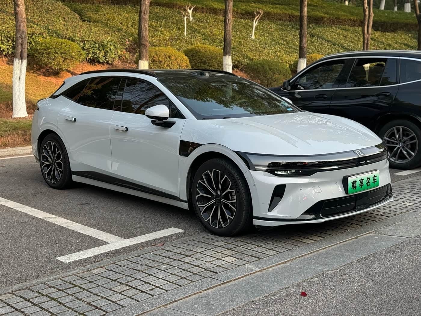 2025 Zeekr 007GT Silbergrau, 13,000 km, China export – photo 3