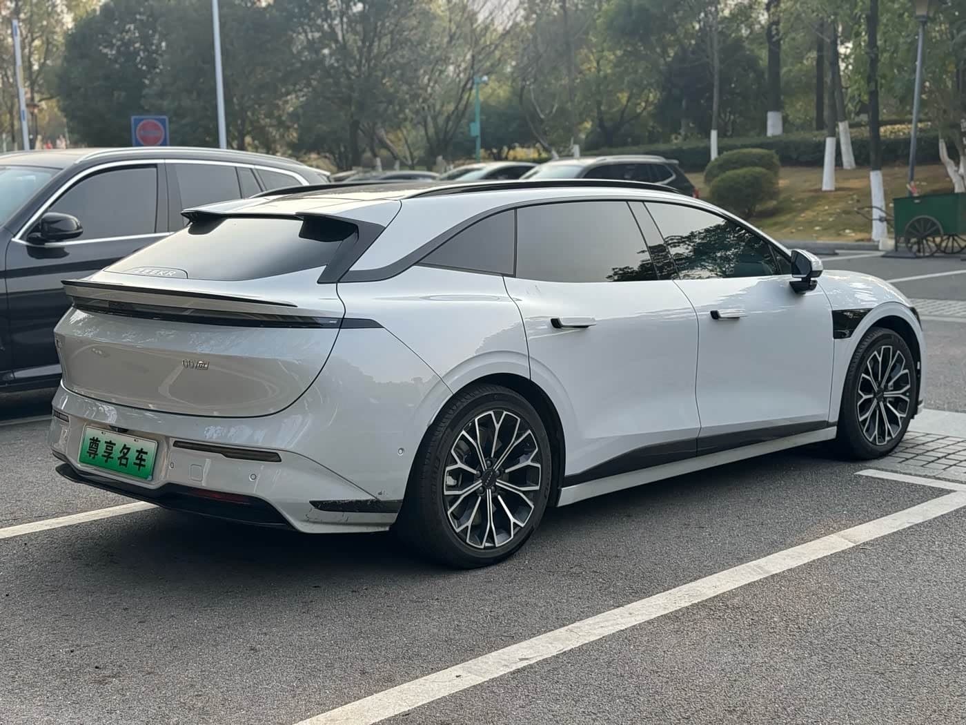 2025 Zeekr 007GT Silbergrau, 13,000 km, China export – photo 4