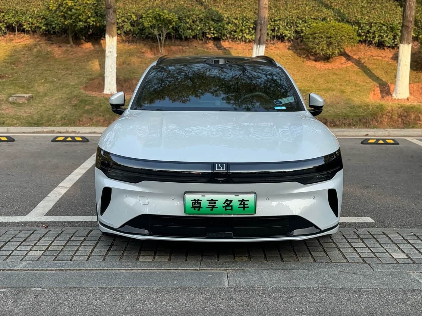 2025 Zeekr 007GT Silbergrau, 13,000 km, China export – photo 2