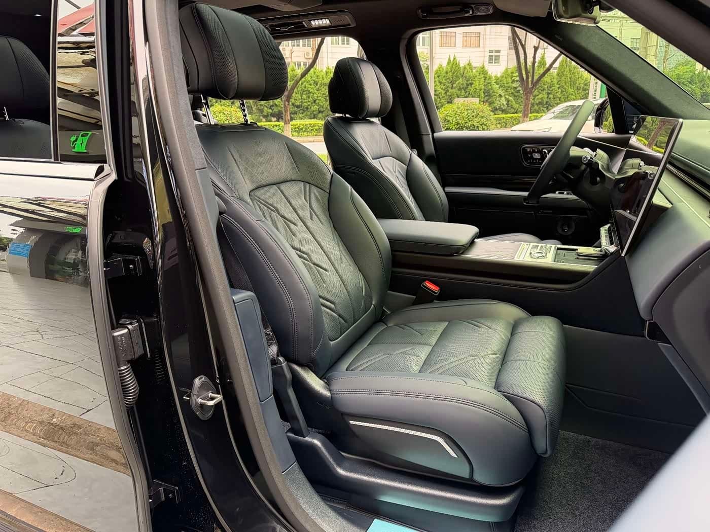 2025 Zeekr 9X Black, 9,000 km, China export – photo 16