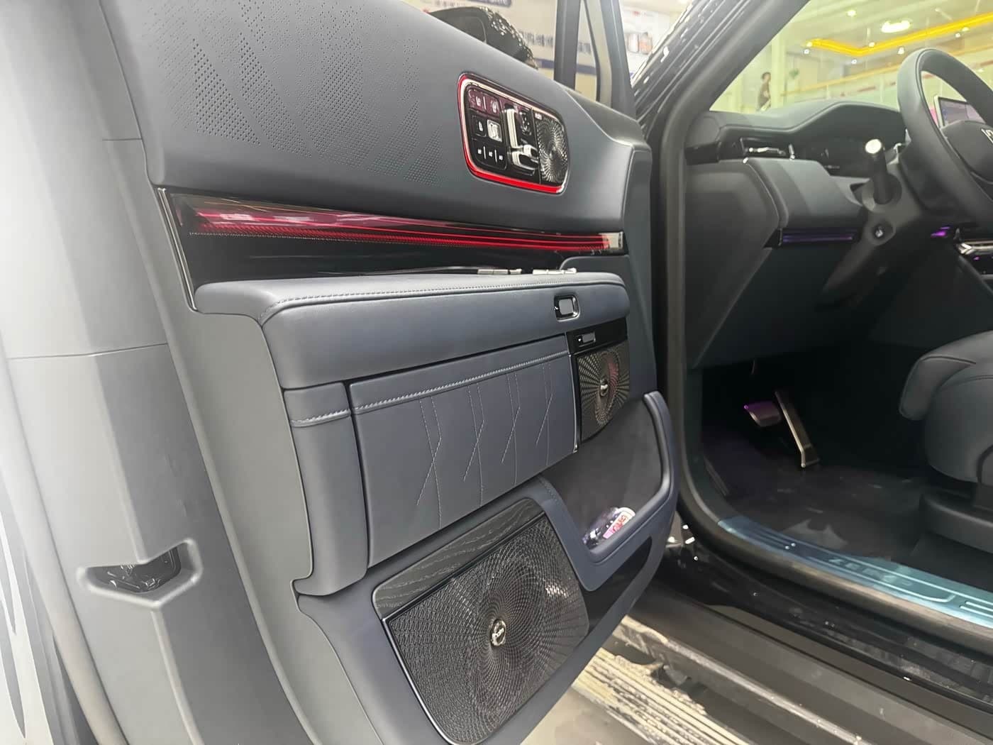 2025 Zeekr 9X Black, 7,000 km, China export – photo 11