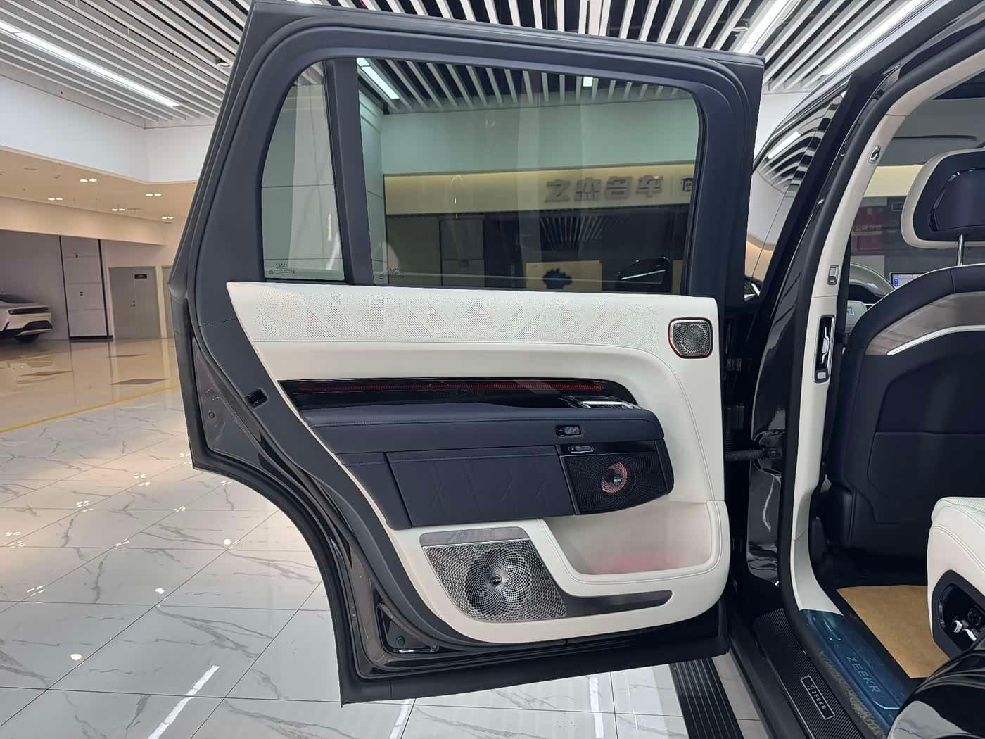 2025 Zeekr 9X Black, 27,900 km, China export – photo 17