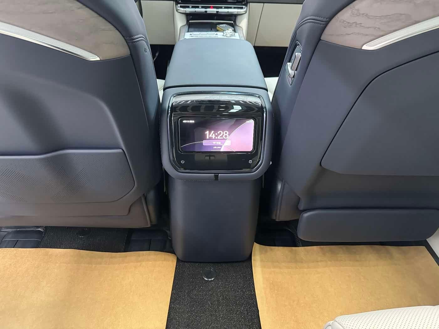 2025 Zeekr 9X Black, 27,900 km, China export – photo 13