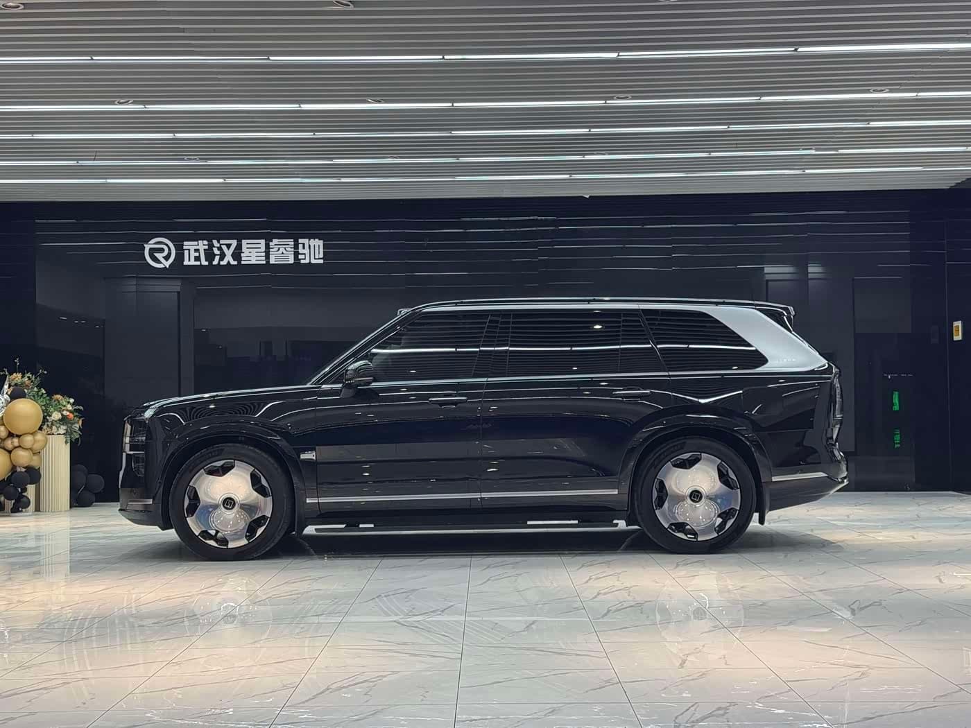 2025 Zeekr 9X Black, 27,900 km, China export – photo 3