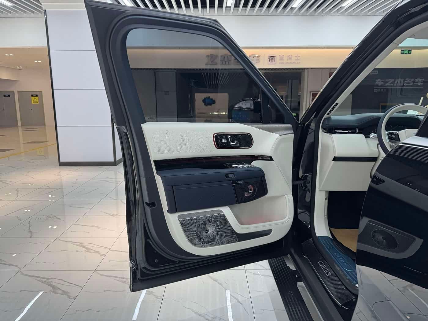2025 Zeekr 9X Black, 27,900 km, China export – photo 12