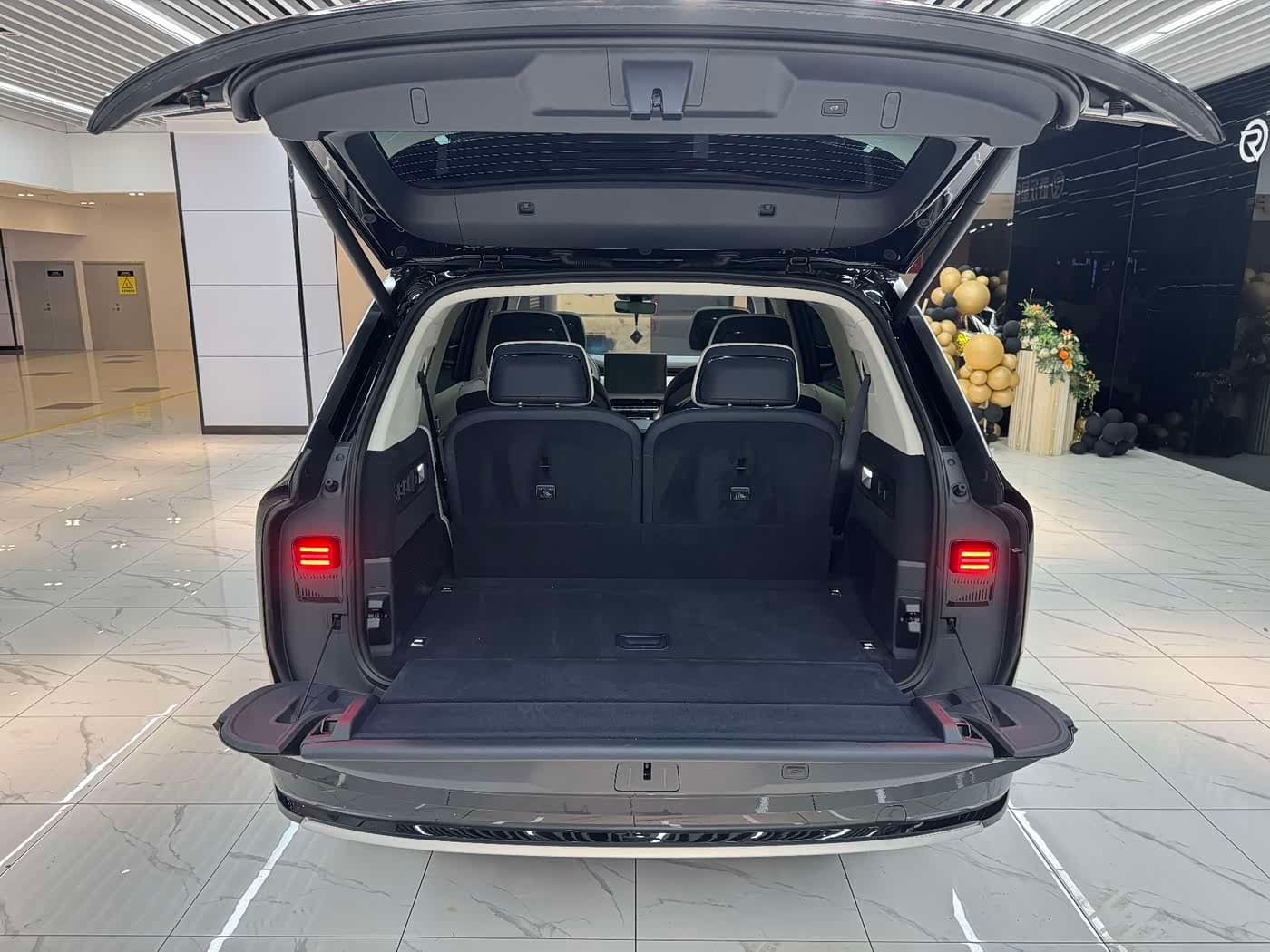 2025 Zeekr 9X Black, 27,900 km, China export – photo 15
