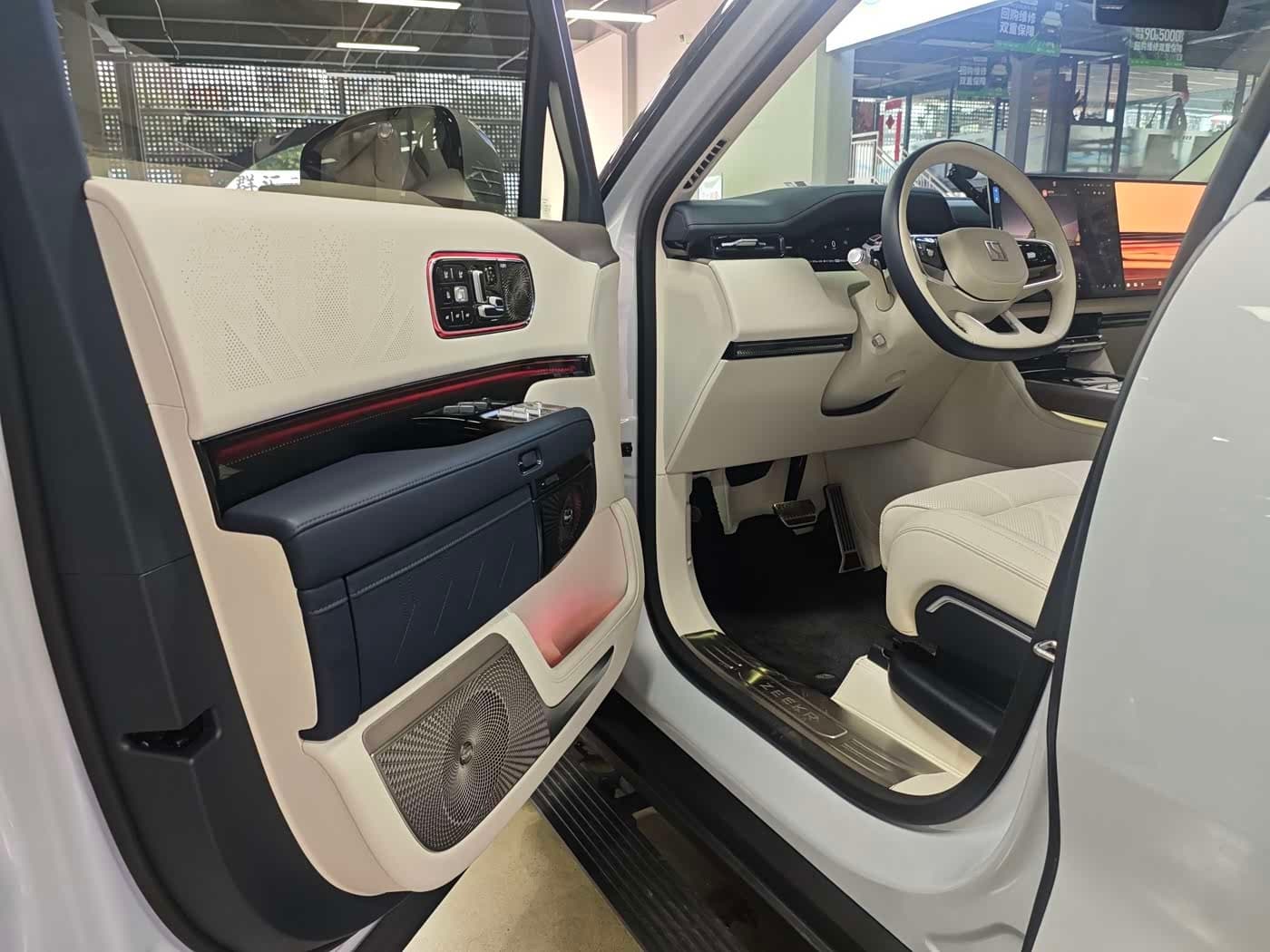 2025 Zeekr 9X White, 10,000 km, China export – photo 4