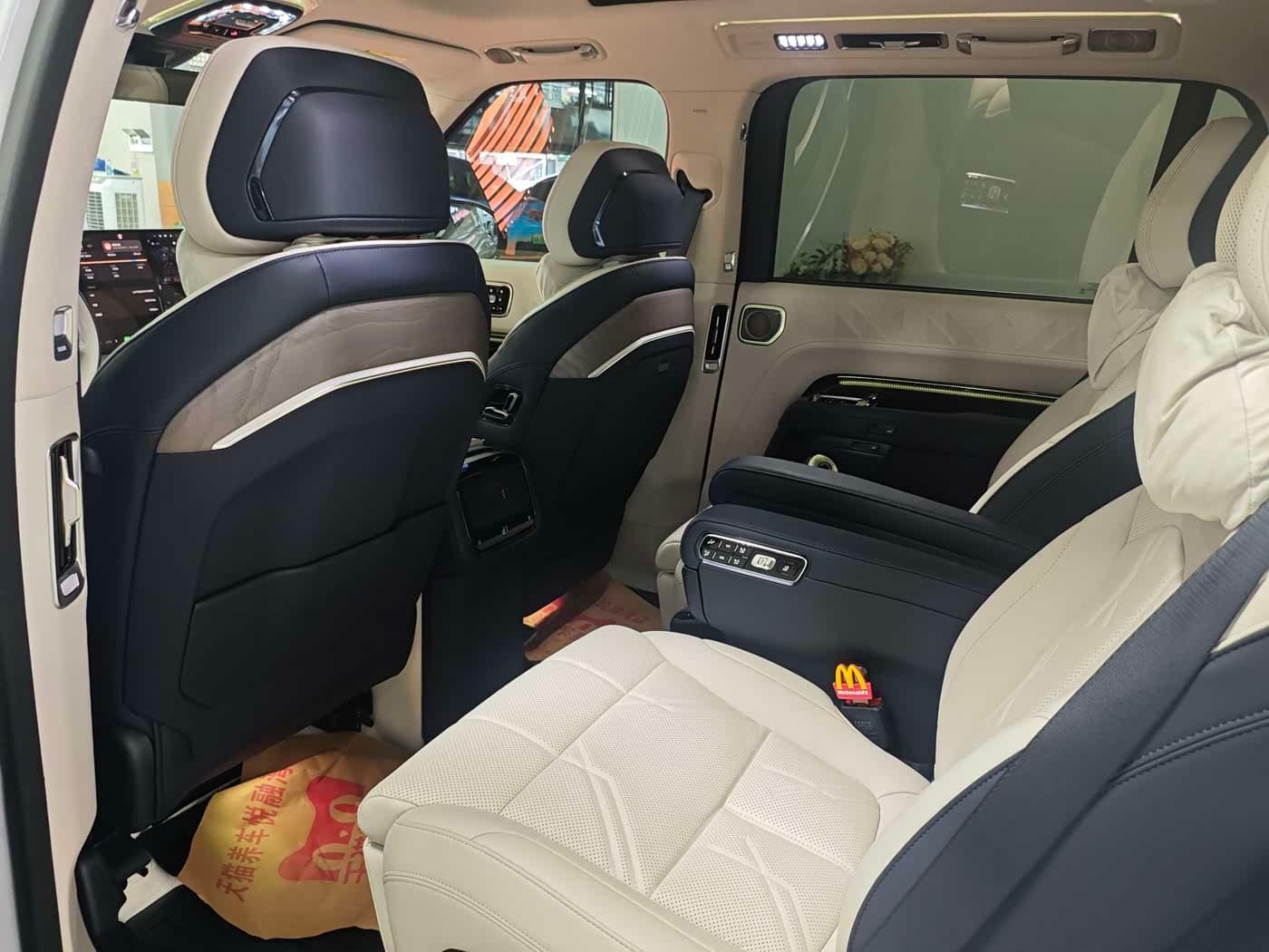 2025 Zeekr 9X White, 10,000 km, China export – photo 7