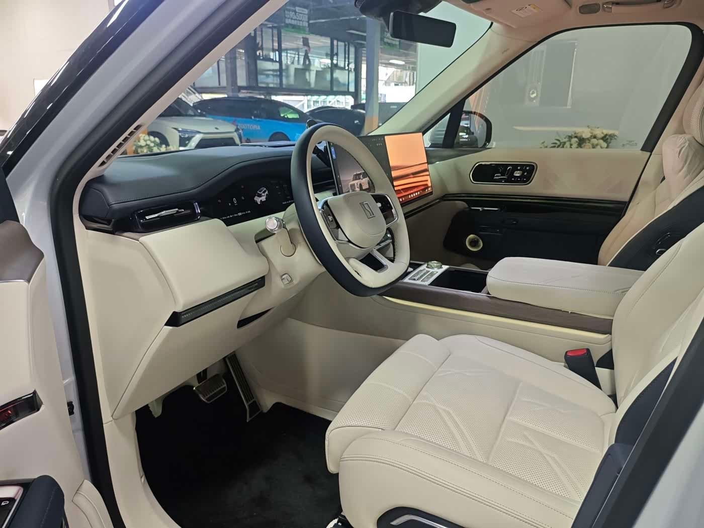 2025 Zeekr 9X White, 10,000 km, China export – photo 5