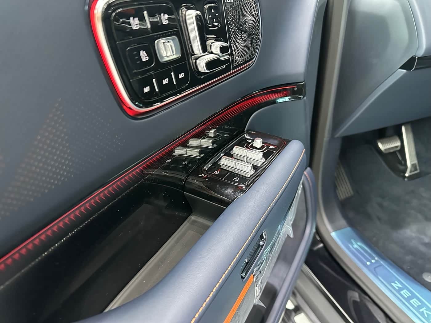 2025 Zeekr 9X Black, 100 km, China export – photo 7