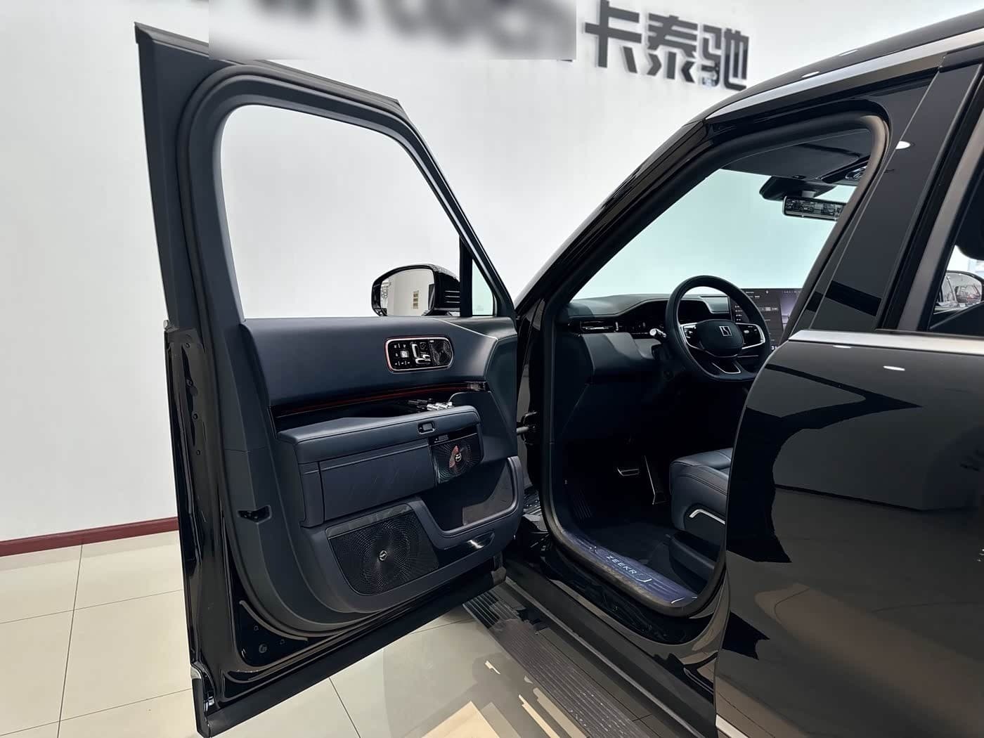 2025 Zeekr 9X Black, 10,000 km, China export – photo 13