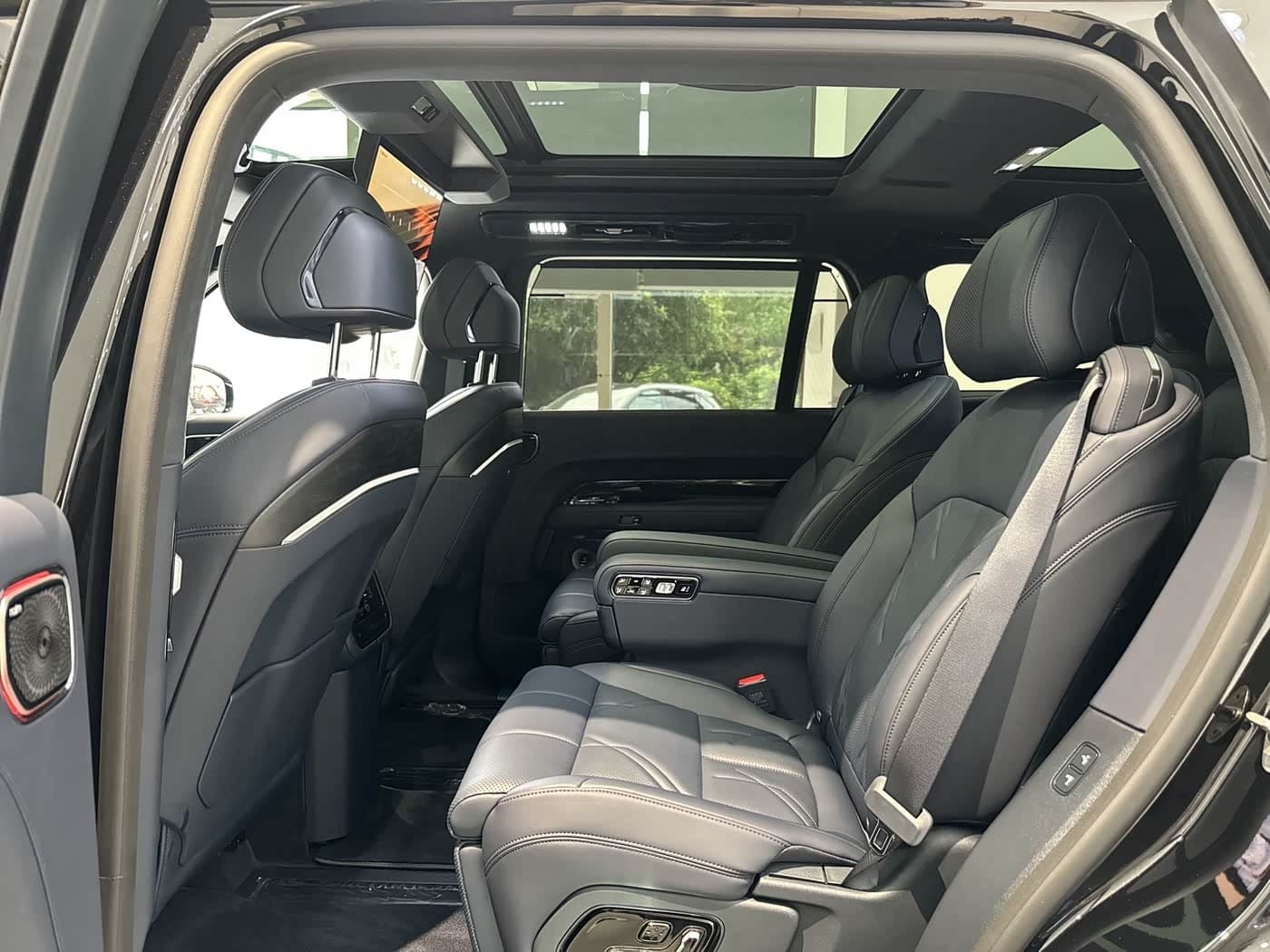 2025 Zeekr 9X Black, 10,000 km, China export – photo 14