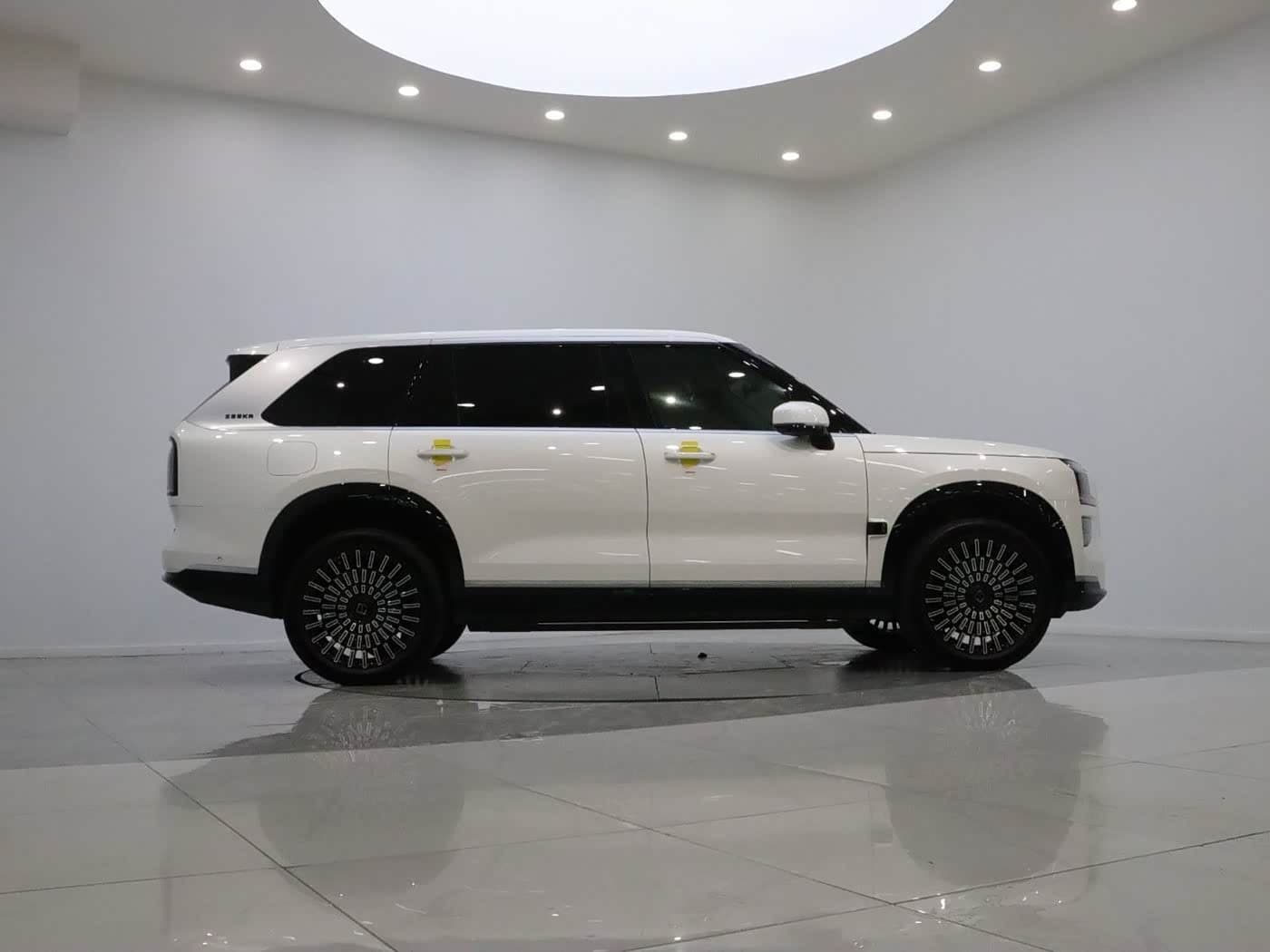 2025 Zeekr 9X White, 17,000 km, China export – photo 6