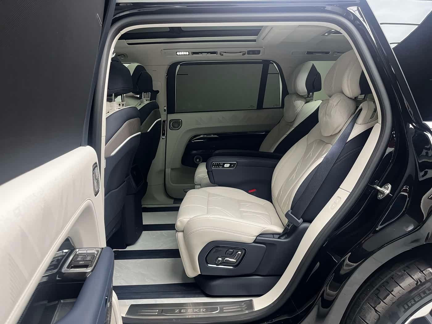 2025 Zeekr 9X Black, 4,000 km, China export – photo 16