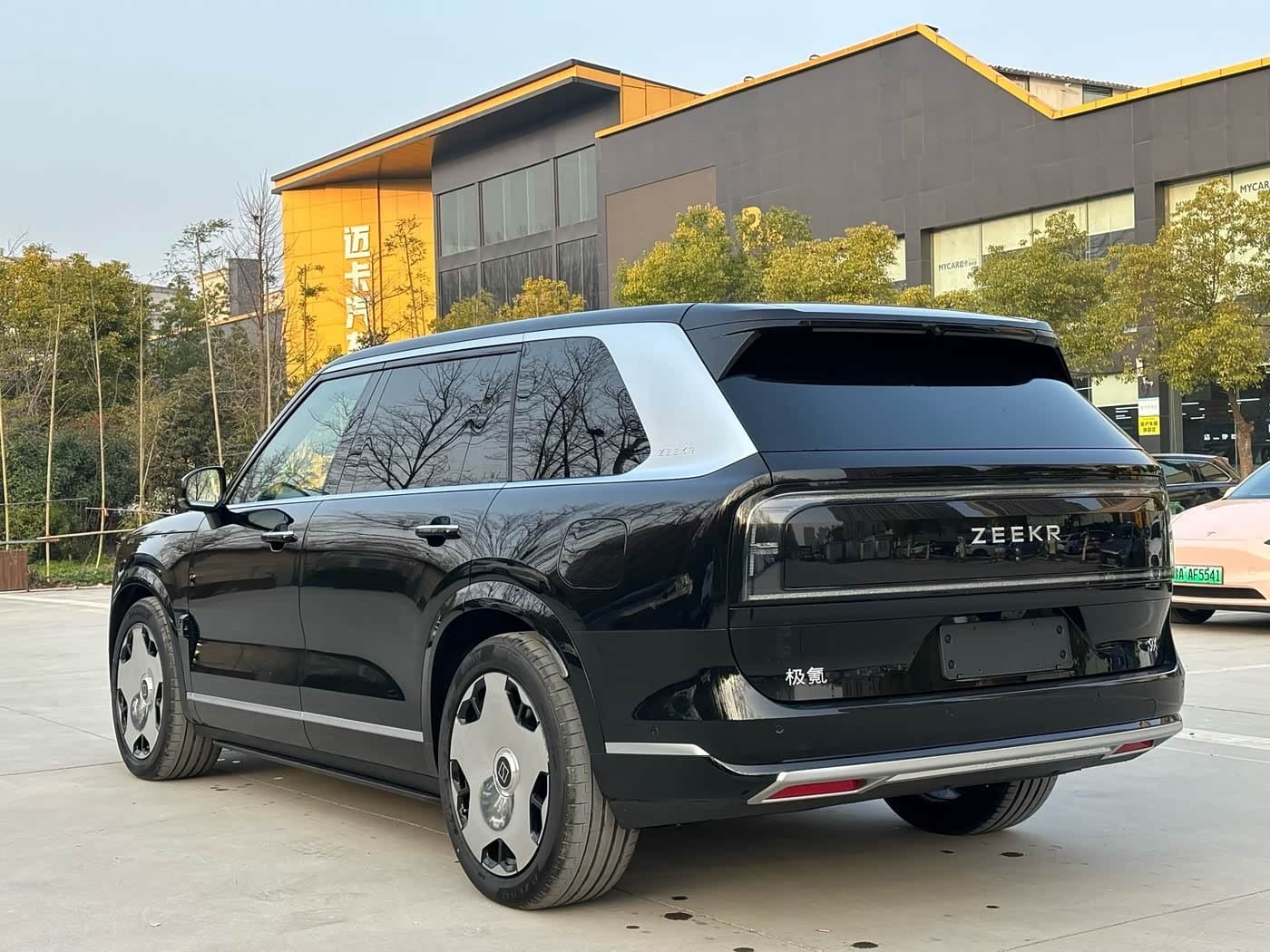 2025 Zeekr 9X Black, 1,000 km, China export – photo 3