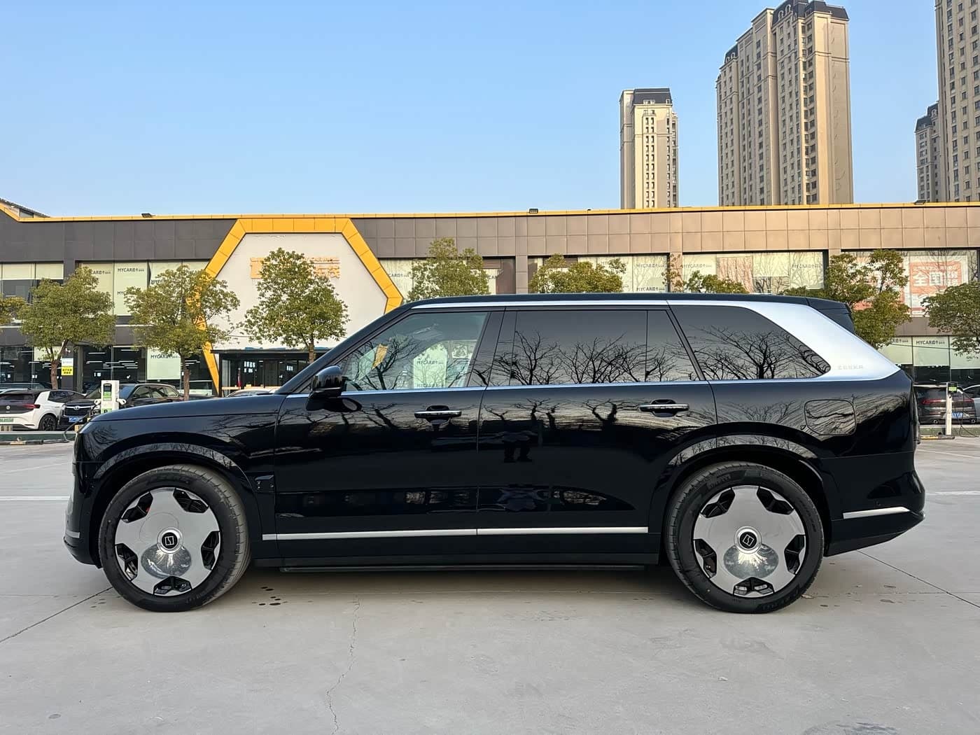 2025 Zeekr 9X Black, 1,000 km, China export – photo 4