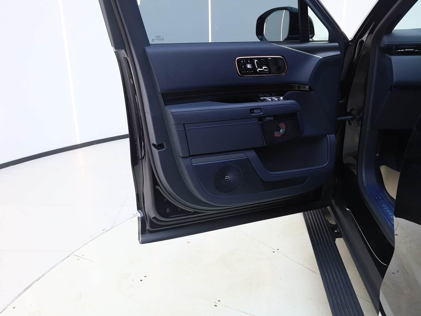2025 Zeekr 9X Black, 12,500 km, China export – photo 10