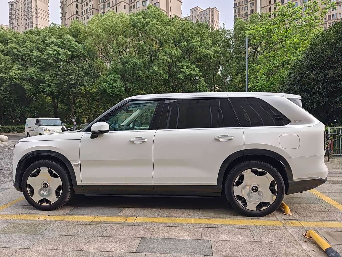 2025 Zeekr 9X White, 10 km, China export – photo 3
