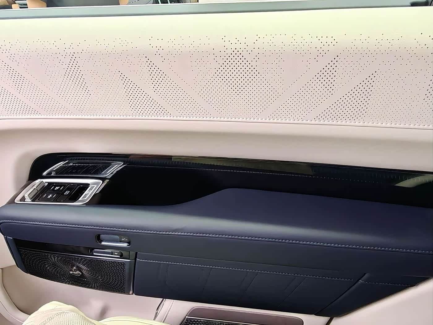 2025 Zeekr 9X White, 10 km, China export – photo 8