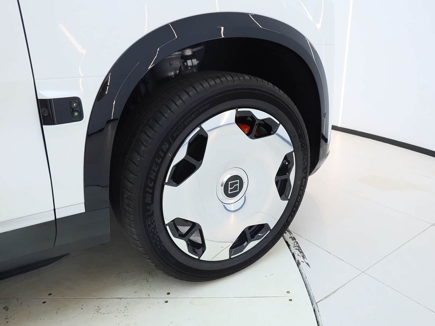 2025 Zeekr 9X White, 1,600 km, China export – photo 17