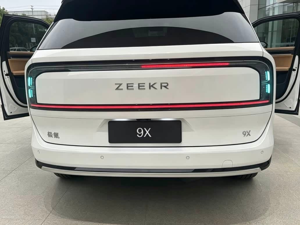 2025 Zeekr 9X White, 100 km, China export – photo 4