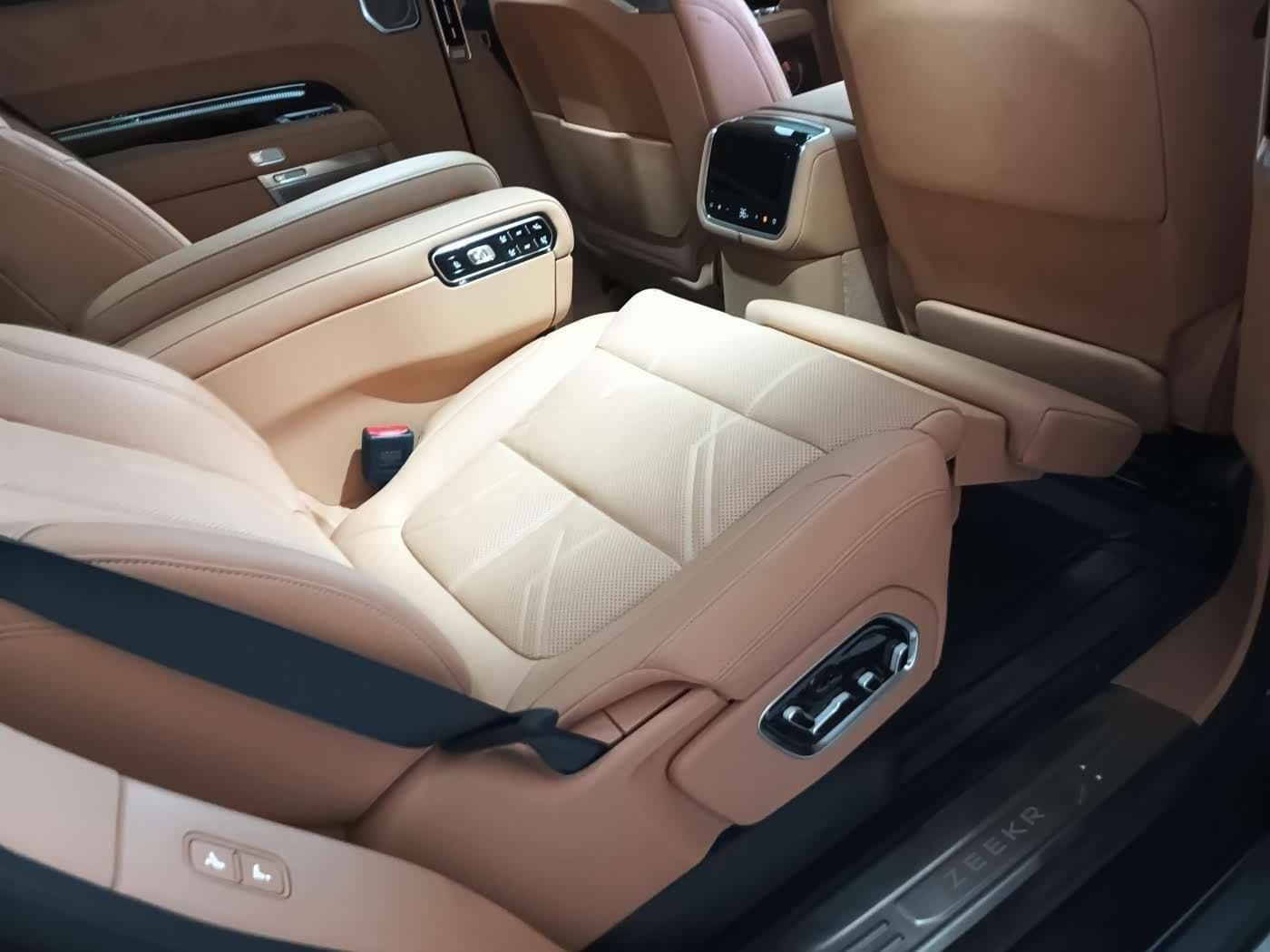 2025 Zeekr 9X Black, 300 km, China export – photo 6