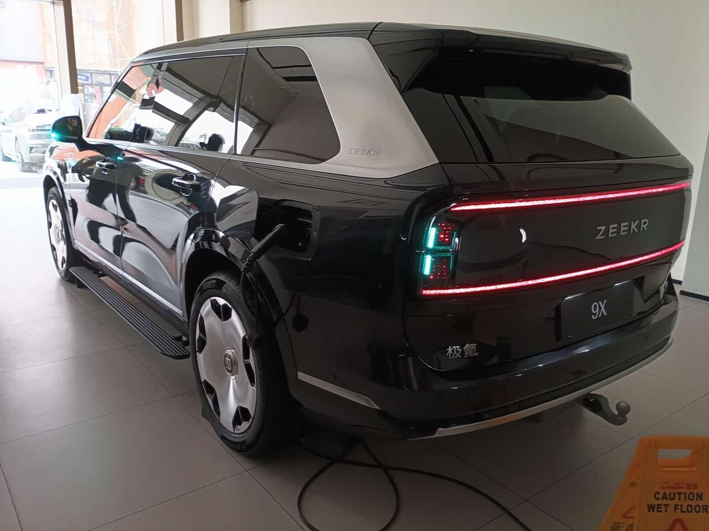 2025 Zeekr 9X Black, 300 km, China export – photo 9
