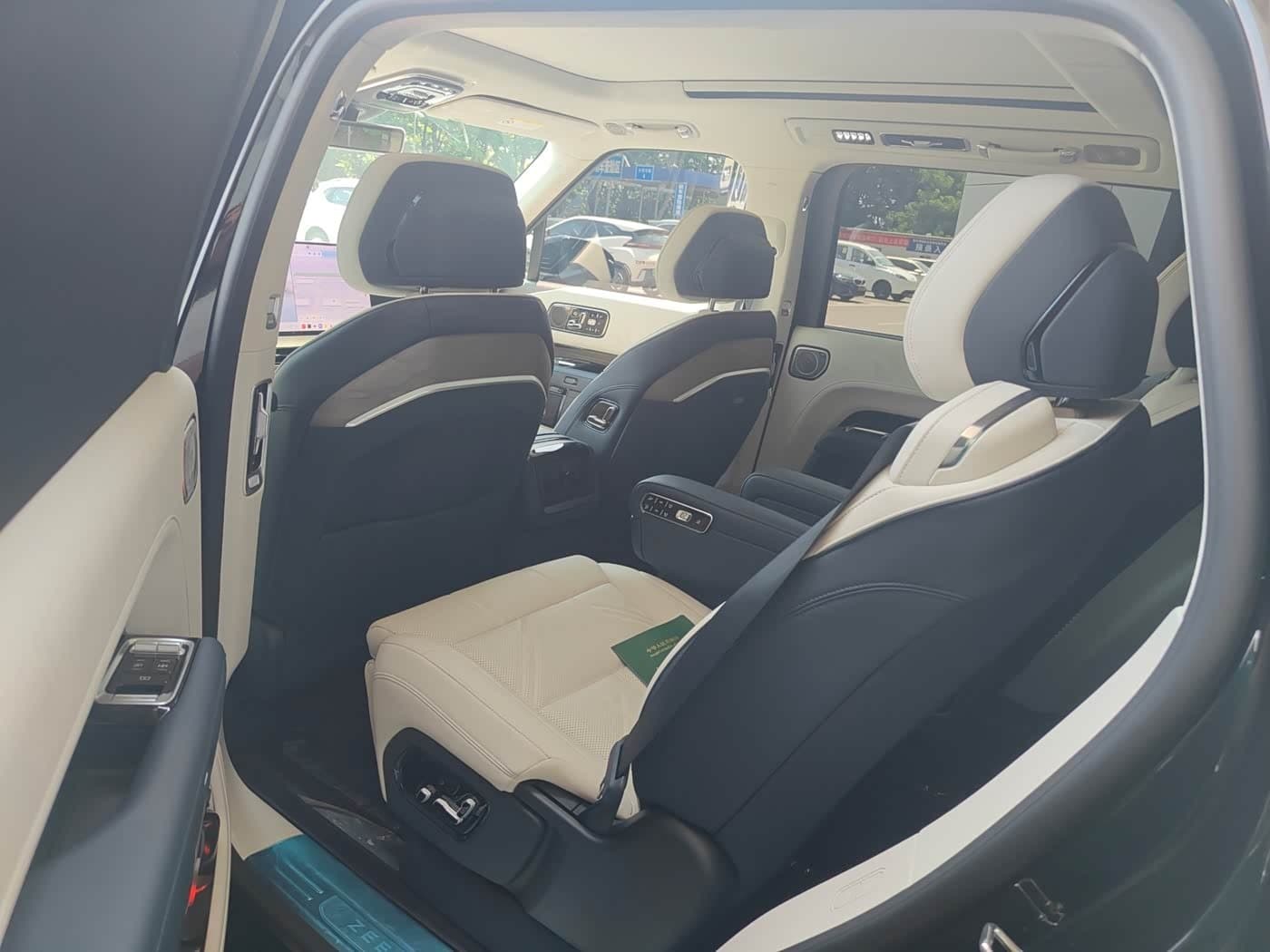 2025 Zeekr 9X Black, 2,600 km, China export – photo 1