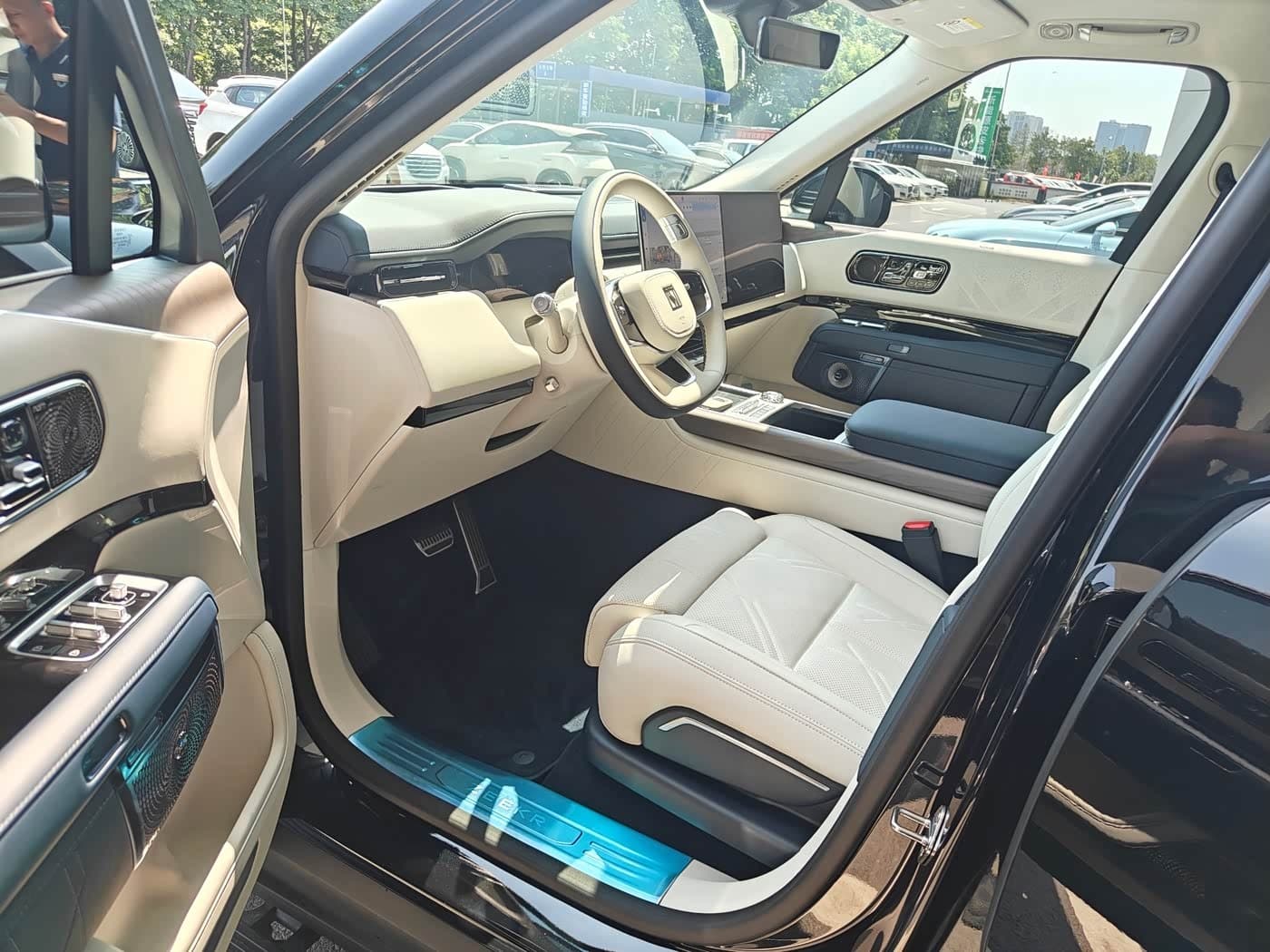 2025 Zeekr 9X Black, 2,600 km, China export – photo 3