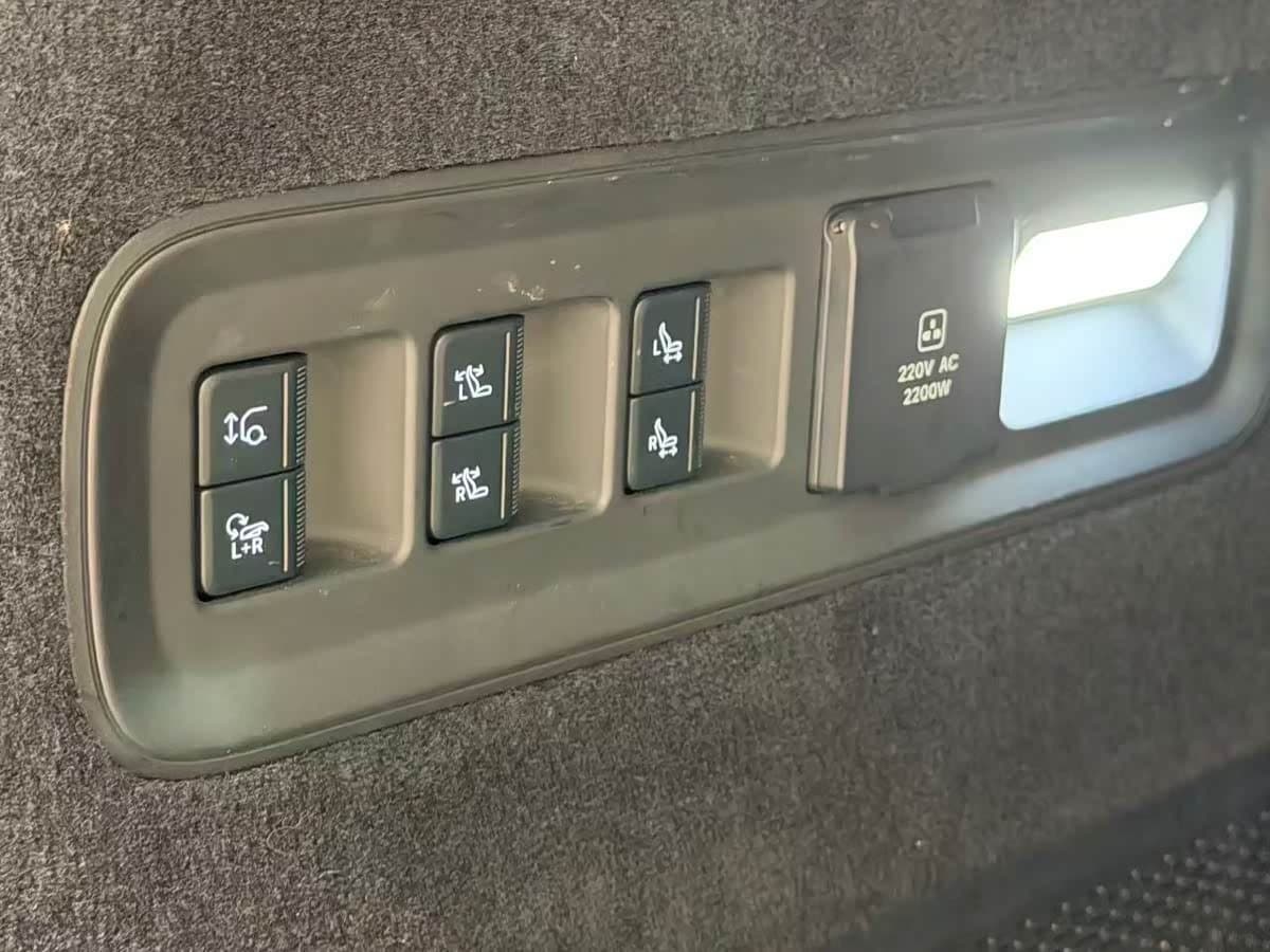 2025 Zeekr 9X Black, 24,000 km, China export – photo 15