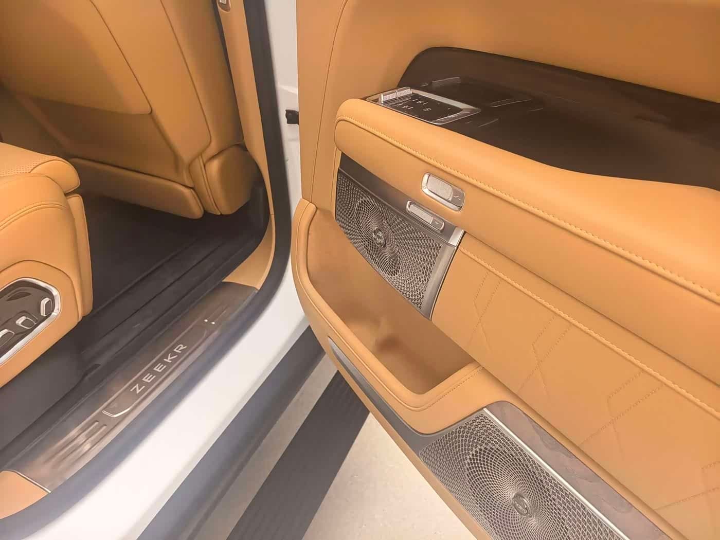 2025 Zeekr 9X White, 300 km, China export – photo 7