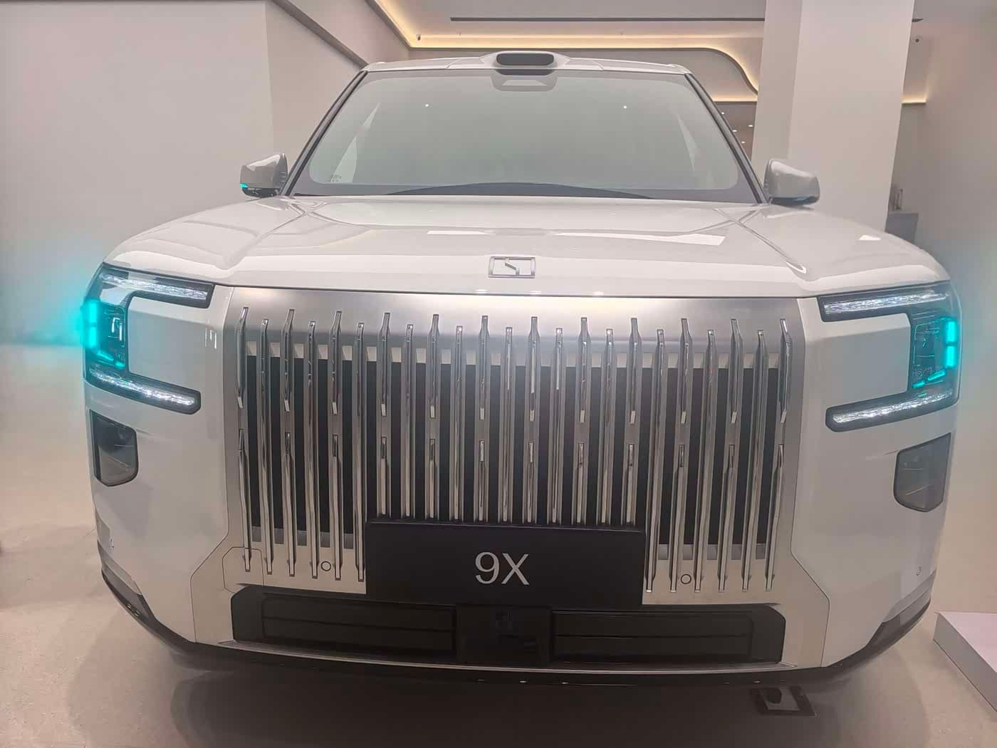 2025 Zeekr 9X White, 300 km, China export – photo 3