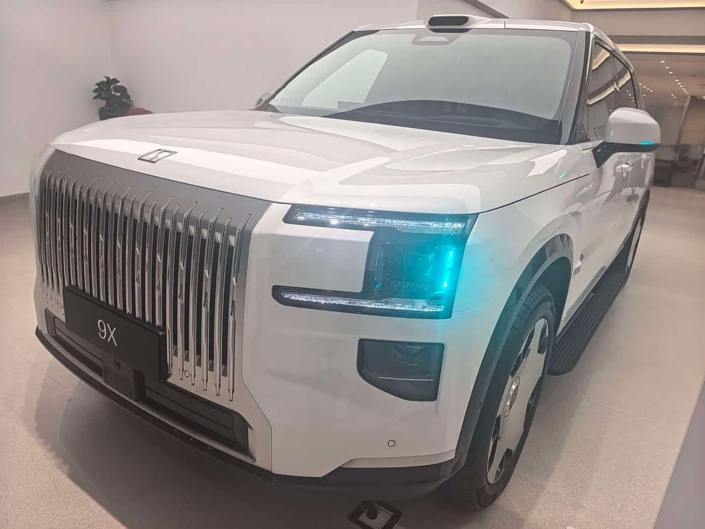 2025 Zeekr 9X White, 300 km, China export – photo 1