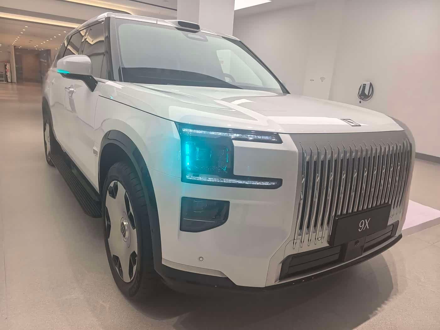 2025 Zeekr 9X White, 300 km, China export – photo 2